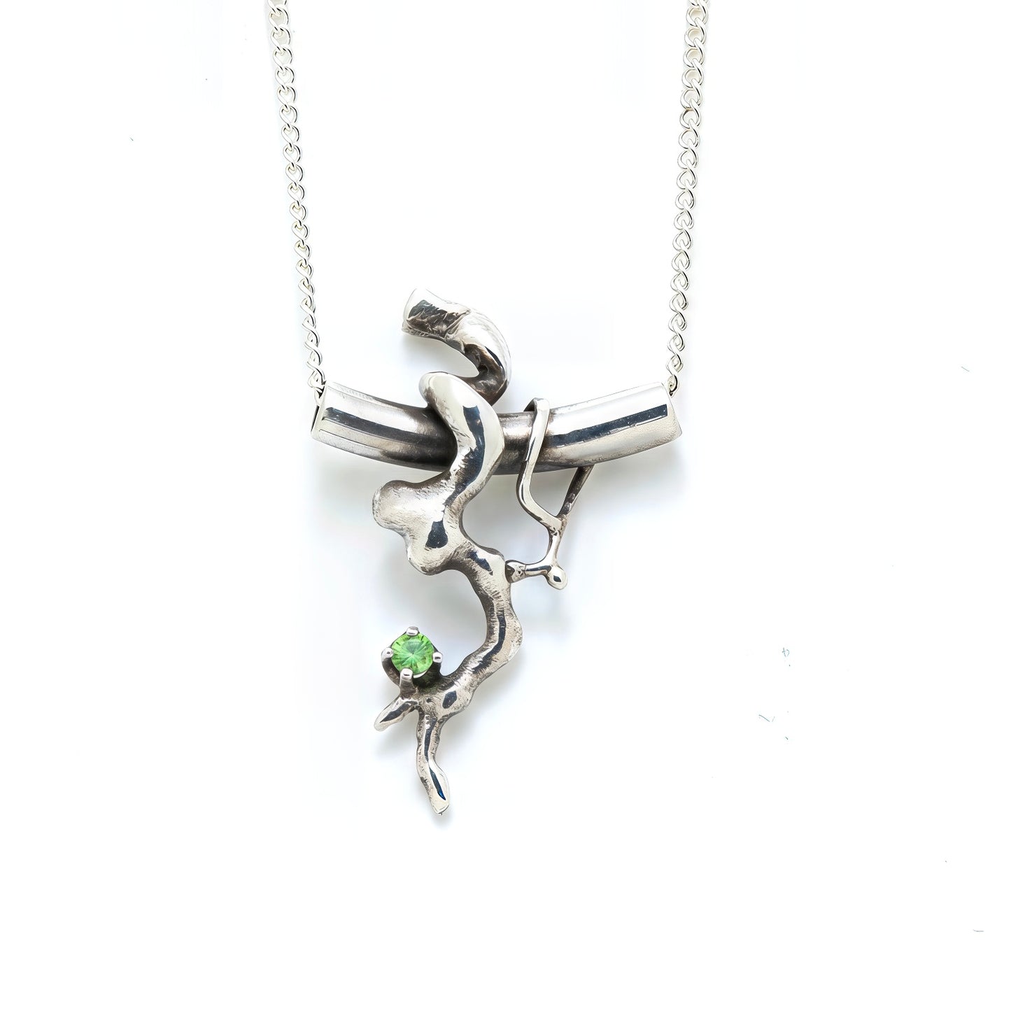 Sterling silver pendant with tsavorite