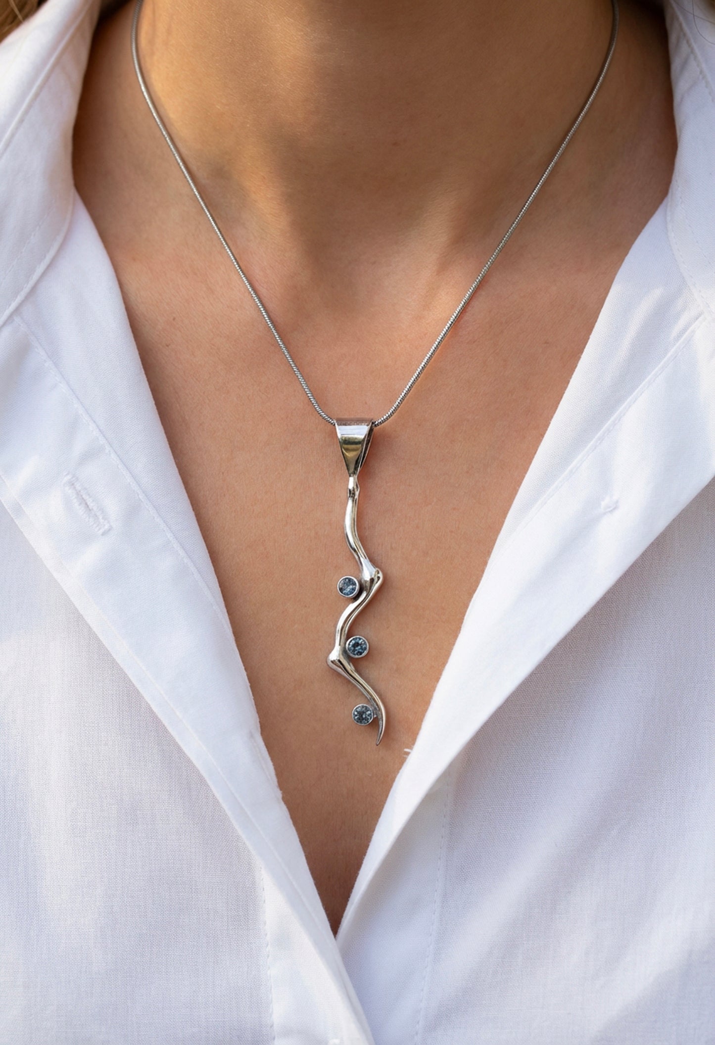 Stylized Sterling Silver pendant with aquamarine